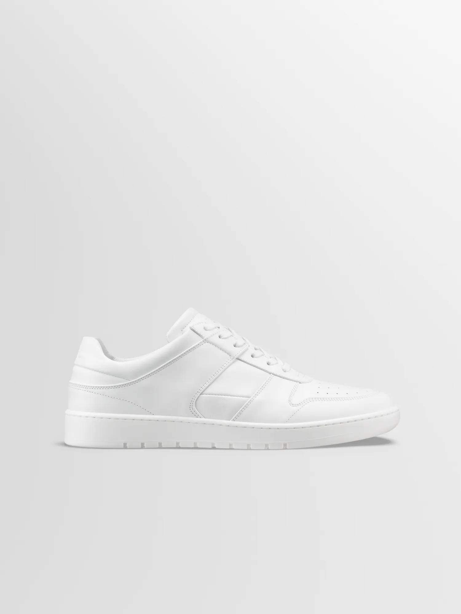 Aventino in Triple White