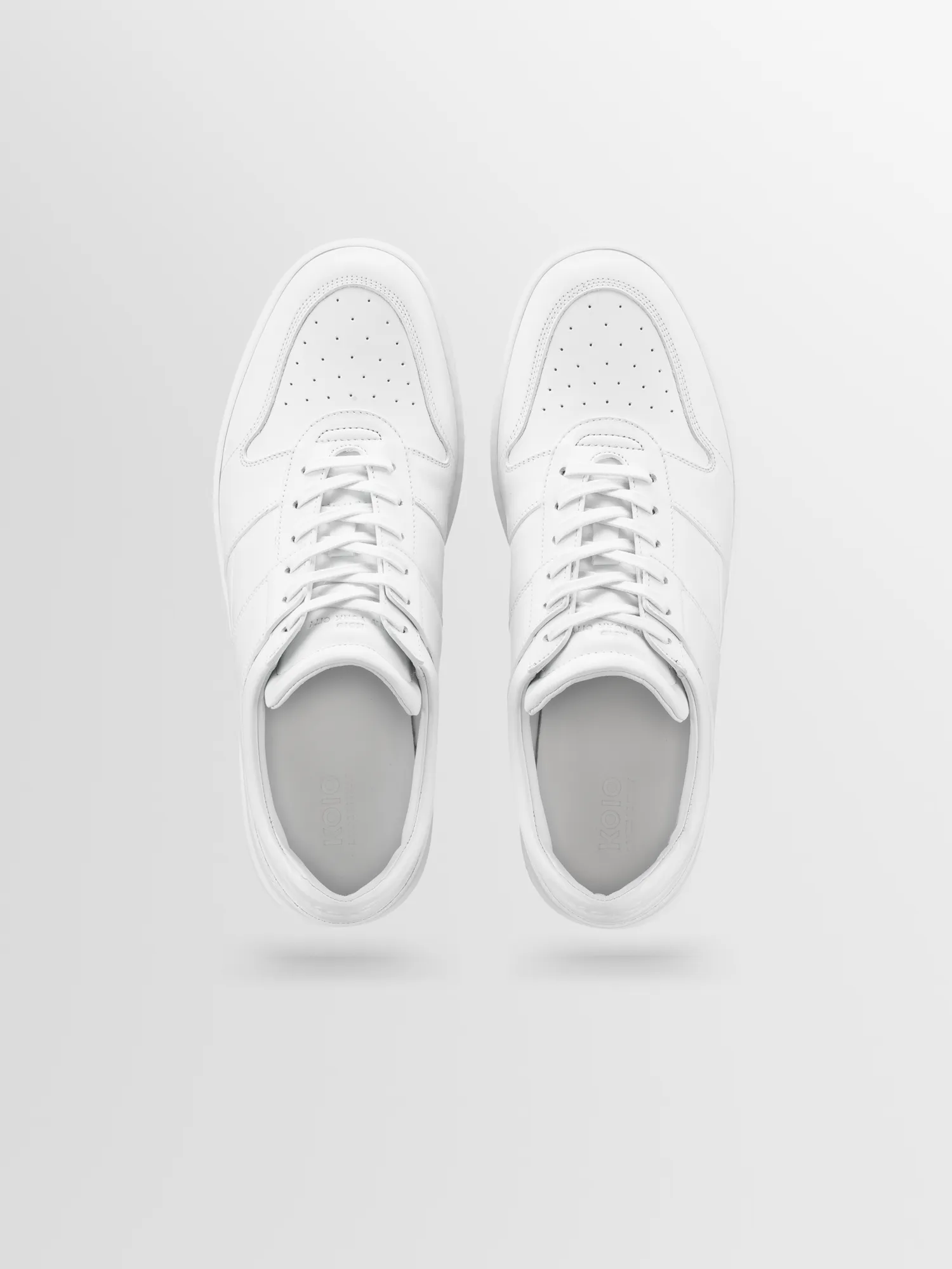 Aventino in Triple White