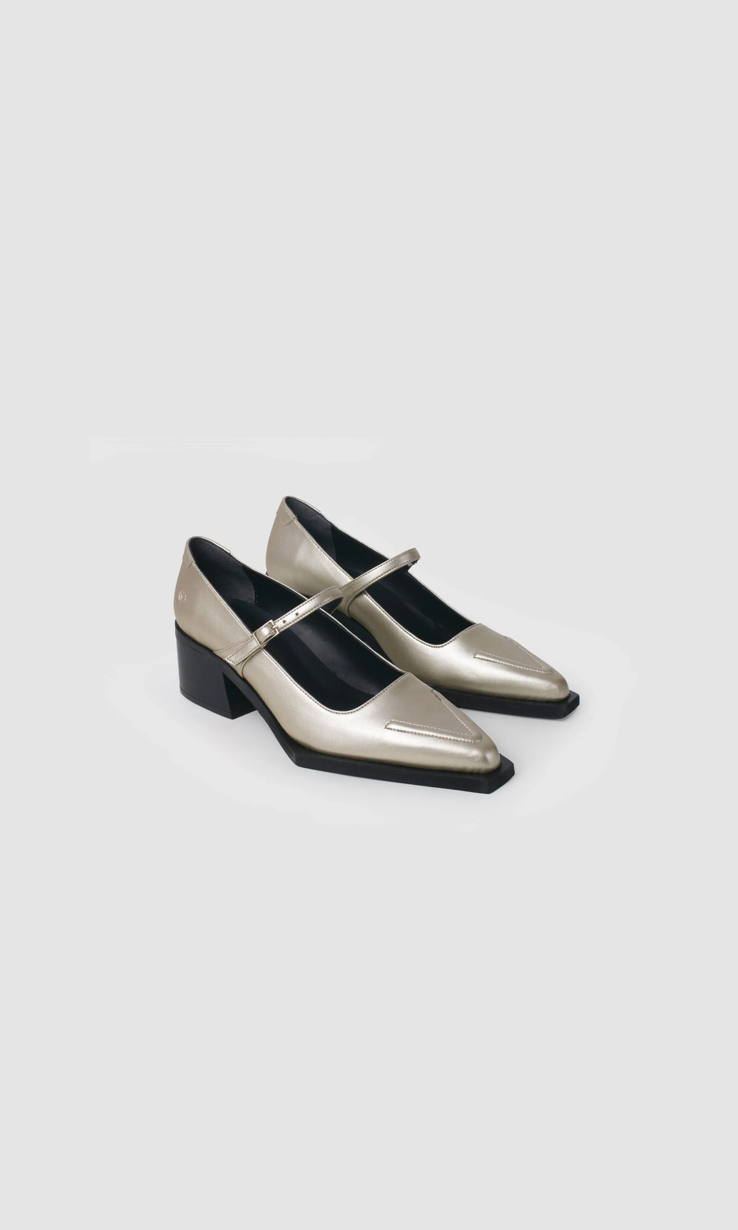 Julia Apple Leather Vegan Pumps | Champagne